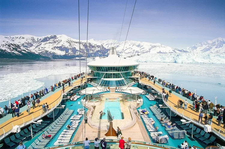 Alaska Cruises: Glaciers, Wildlife & the Northern Lights photo 2